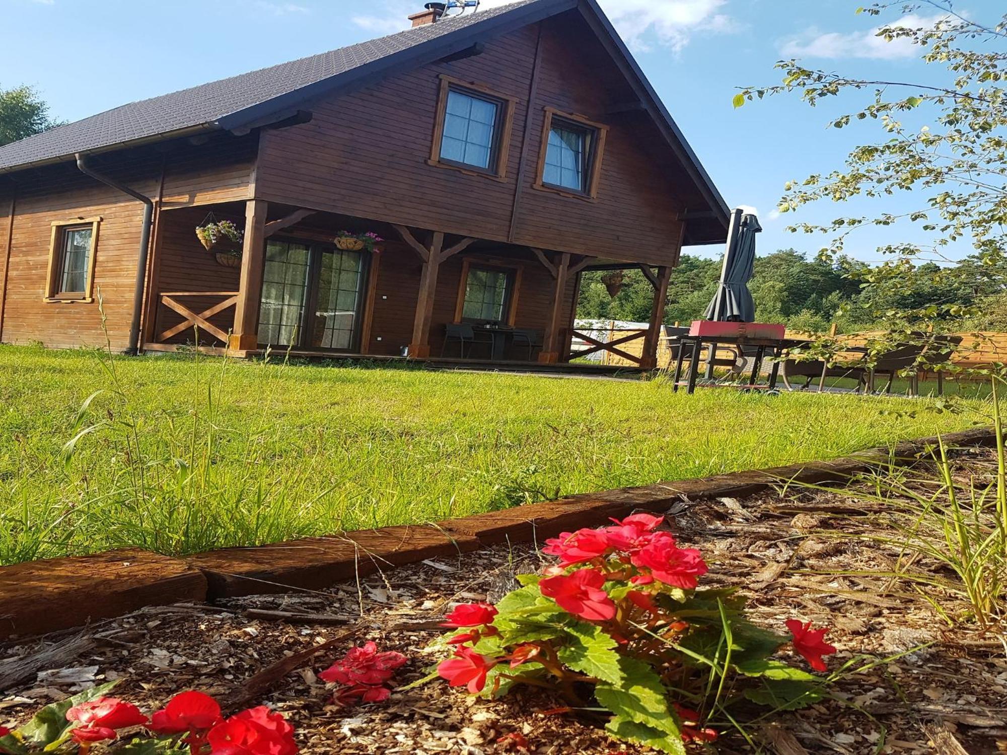 Wooden Holiday Home In Skrzynia With Terrace Osiek  Kültér fotó
